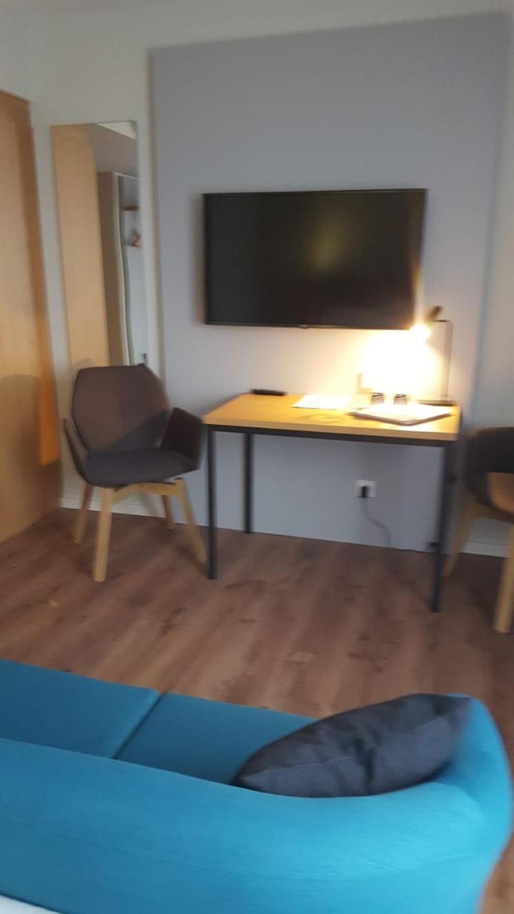 Aparthotel Amh-Wohnen Auf Zeit Grossdorf  Esterno foto
