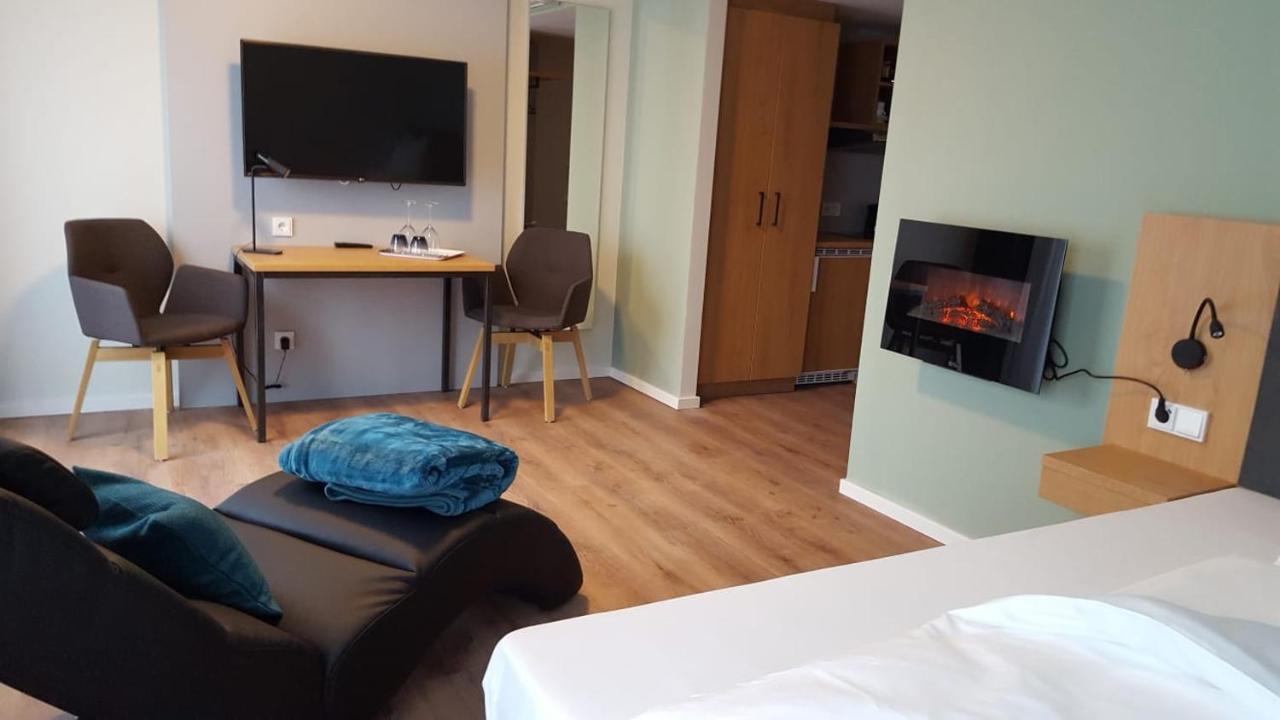 Aparthotel Amh-Wohnen Auf Zeit Grossdorf  Esterno foto